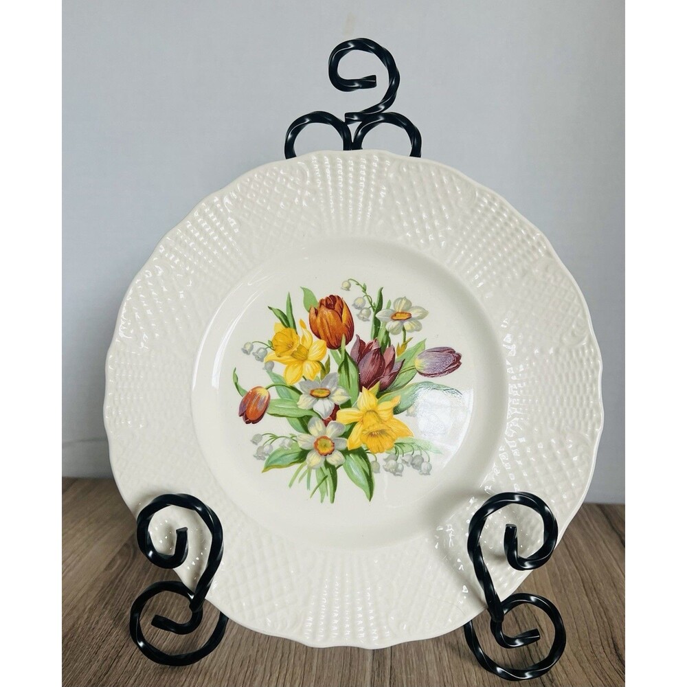 Vintage Fondeville Ambassador Ware luncheon floral pattern, white basketweave